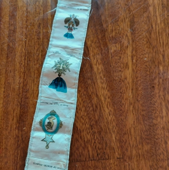 Cigarette Silks Tobacco Silks VTG Medals Medallion Lot Of 22 Sewn Together - Picture 9 of 9